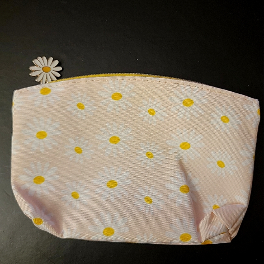 Ipsy daisy glambag